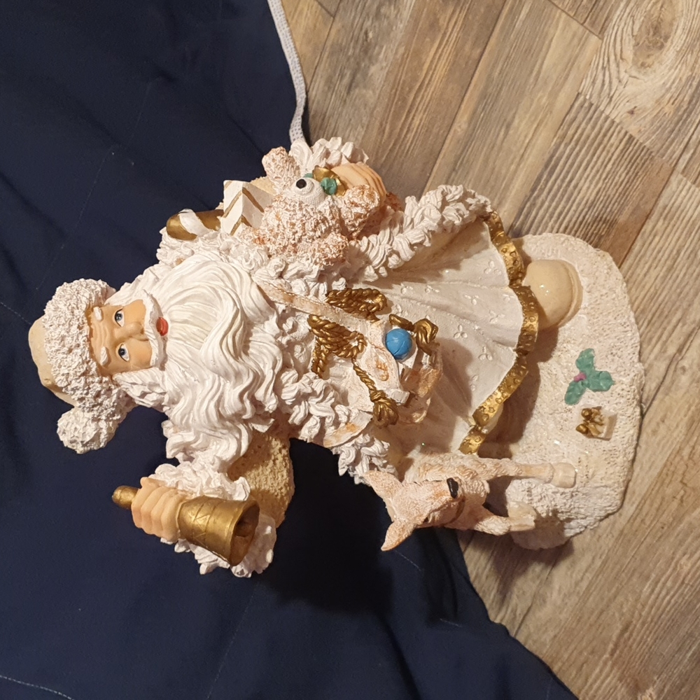 *WILL BE DONATED APR 19TH* Vintage Style Santa Claus Statue Decor